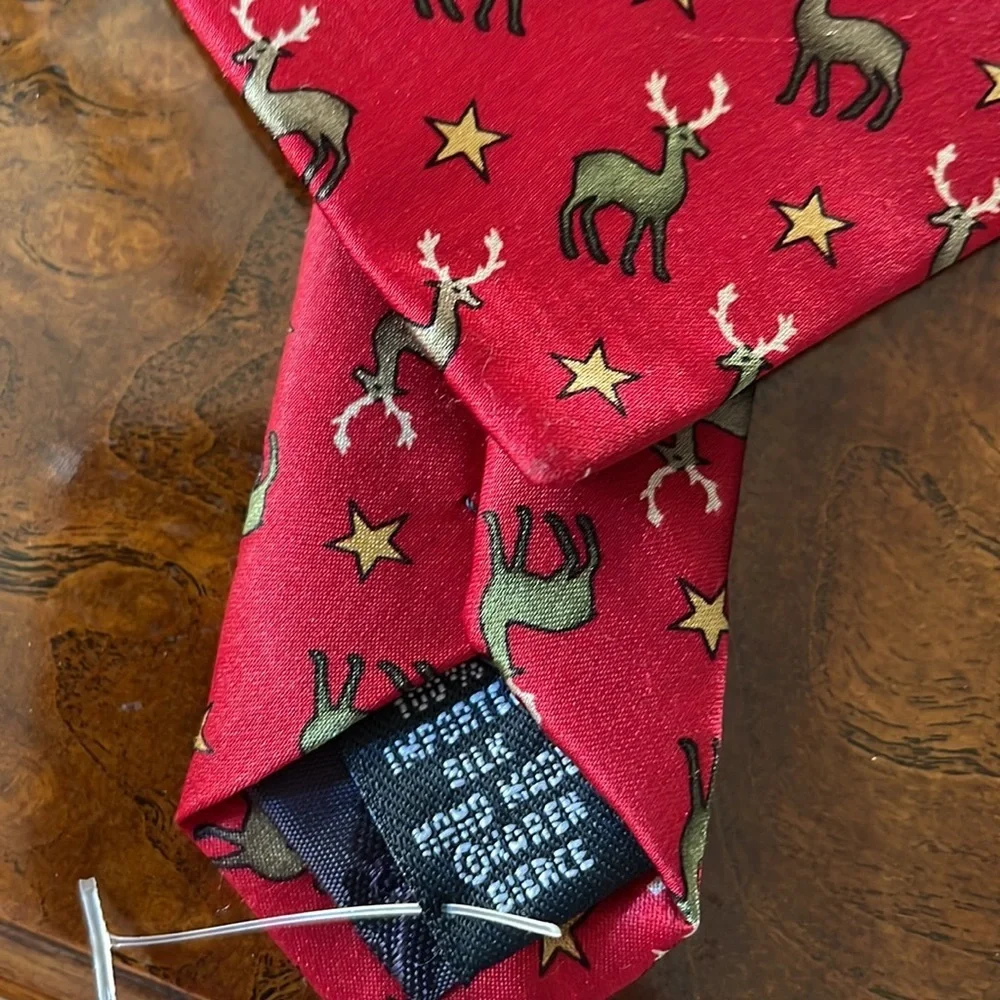 NWT The Nature Conservancy Pampas Deer 100% Silk holiday Christmas MENS tie Red
